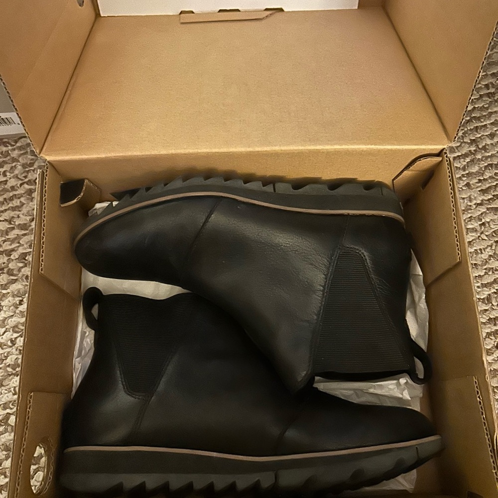 Sorel black boots